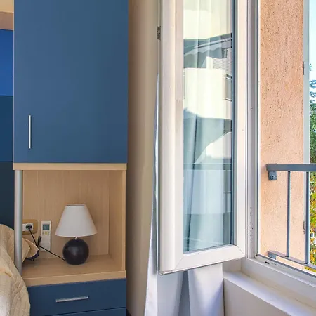 Les Palmes Apartment *